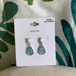 Two toned mint green drop earrings. New!